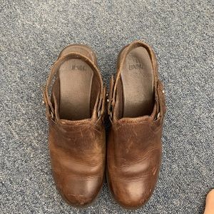 teva brown clogs